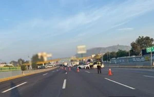 Ttransportistas bloquean carreteras en Puebla para exigir seguridad; se cometen 30 asaltos diarios