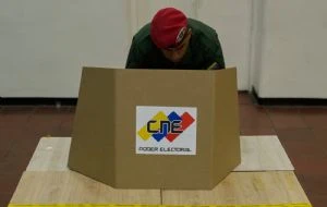 El chavismo “arrasa” en comicios municipales de Venezuela; destaca altísima abstención