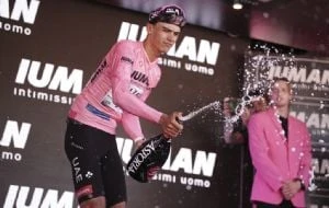 Isaac del Toro llega a 10 etapas como líder del Giro de Italia