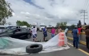 Habitantes de San Miguel Xoxtla bloquean la autopista México-Puebla (Video)