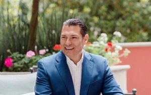 Alcalde de San Miguel de Allende usa reloj Rolex para “demostrar” la buena seguridad del municipio