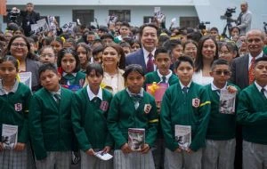 Inicia entrega de 6 millones de Cartillas de las Mujeres a estudiantes de secundaria