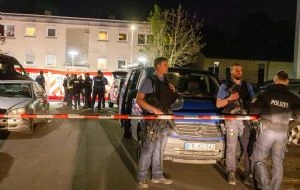 La policía de Alemania busca a un sospechoso prófugo tras el asesinato a tiros de dos personas