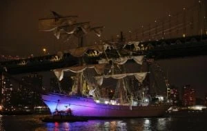 Buque Cuauhtémoc choca contra el puente de Brooklyn; hay 22 lesionados (Videos)
