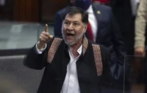 Fernández Noroña repudia la mentada de madre que le hizo un diputado panista de Chihuahua
