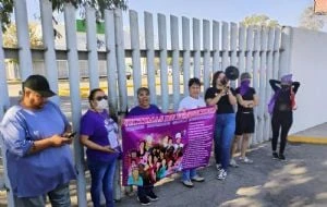 Abuelas protestan por suspensión de apoyos para hijos de víctimas de feminicidio