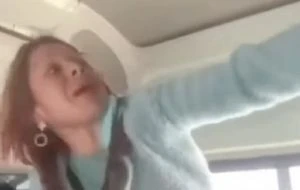 Lady Combi se viraliza por insultos racistas a pasajeros en transporte público de Ixtapaluca (Video)