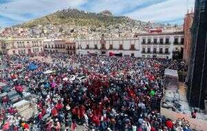 Maestros en Zacatecas realizan paro indefinido de labores para demandar el pago de prestaciones