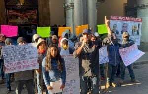 Bloquean carreteras federales en Oaxaca; manifestantes acusan a Salomón Jara de engañarlos