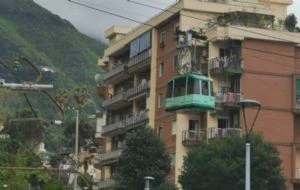 Se desploma cabina de teleférico con turistas a bordo en Italia; hay cuatro muertos (Videos)