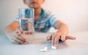 Ante riesgo de intoxicación infantil, EU impide venta de medicamento contra restriado