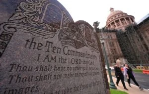 Una ley de Texas exigirá que los Diez Mandamientos se publiquen en todas las escuelas públicas