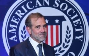 Lorenzo Córdova gana amparo a la SEP para que lo borren de los libros de textos gratuitos