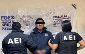 Capturan a comandante de policía acusado de abusar de una adolescente en Oaxaca