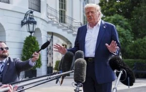 Trump afirma que Estados Unidos vende armas a sus aliados de la OTAN para dárselas a Ucrania