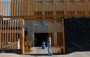 Falsa amenaza de bomba en la Prepa 8 provoca la evacuación de alumnos