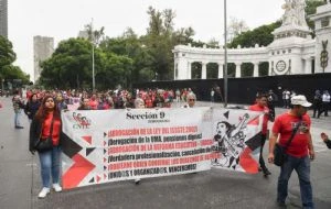 Tras nueva marcha de la CNTE, autoridad educativa recibirá el lunes a integrantes de la disidencia