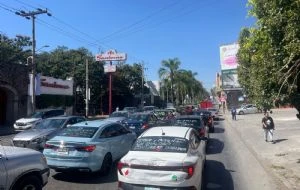 Conductores y repartidores de Morelos protestan contra reformas a la Ley del Transporte