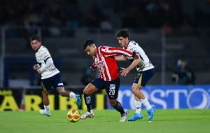 Chivas vence 1-0 a Pumas en un deslucido partido (Videos)