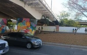 Hombre reportado como desaparecido es colgado de puente céntrico en Culiacán