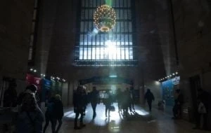 Hombre que apuñaló a turistas en estación de tren de Nueva York recibe 26 años de prisión