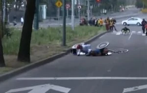 Paratleta denuncia baches y discriminación en premios en maratón de CDMX ante Clara Brugada (Videos)