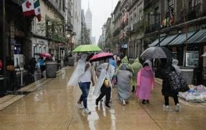 El desecho de aceite comestible a las coladeras puede incrementar el riesgo de inundaciones
