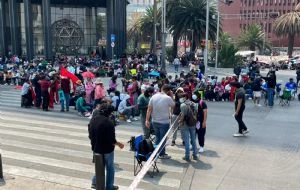 CNTE colapsa Reforma y bloquea embajada de EU; estas son las alternativas viales