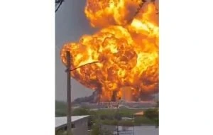 Incendio consume 10 mil litros de diésel en destiladora de Cadereyta (Videos)