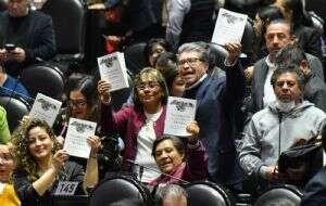 Avalan lista de aspirantes al proceso electoral del Poder Judicial; oposición acusa “cochinero”