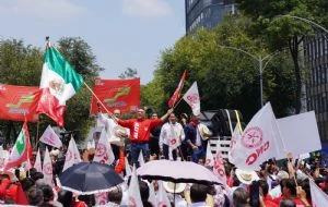 Blindan antigua sede del Senado ante manifestación de priistas en apoyo a Alito Moreno