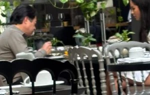 Captan a Mario Delgado vacacionando en exclusivo hotel de Portugal