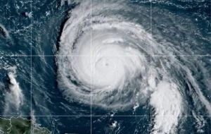 EU se prepara para tormenta que golpeará costa este como huracán Imelda en los próximos días