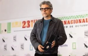 Mendonça Filho recibió la Medalla Filmoteca UNAM; su película “El agente secreto” inauguró el FICM