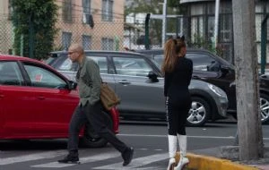 Diputados del PRI alistan iniciativa para regular trabajo sexual y dar derechos a empleadas