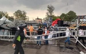 Colapsa escenario en la explanada de la alcaldía Gustavo A. Madero; hay 7 heridos (Video)