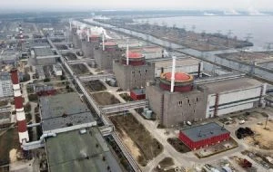 Apagón en central nuclear de Zaporizhia suma cuatro días; Zelenski amenaza con dejar Moscú a oscuras