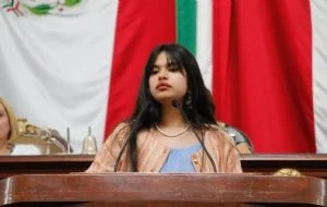 “El crimen organizado está arrasando”: galardonada con Premio de la Juventud encara a diputados (Video)