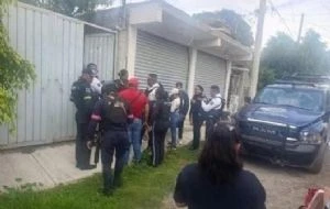 Hombre asesina a su hija de 2 años con un machete; la enterró debajo de un sillón