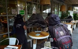 Protesta contra la gentrificación en la CDMX termina en vandalismo y acoso a turistas (Videos)