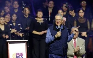 Grupo Salinas evalúa demandar a Sheinbaum en México y EU por “difamación y daño moral”