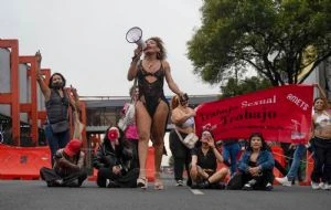 Trabajadoras sexuales vuelven a marchar contra la ciclovía en calzada de Tlalpan