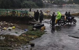 Se desborda presa Becerra en Álvaro Obregón tras activarse la Alerta Púrpura por lluvias (Video)