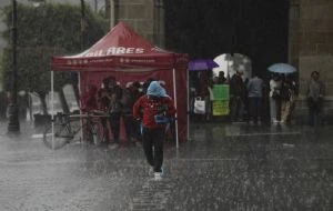 Huracán Flossie y tormenta Barry azotarán con lluvias fuertes a torrenciales entre lunes y jueves
