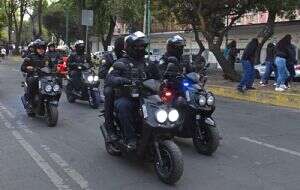 Detienen en Iztapalapa a cinco policías con medicamentos robados y mariguana