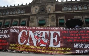 CNTE anuncia “receso” de protestas por vacaciones; entregan carta a Sheinbaum