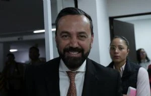 Está escribiendo un libro: Arturo Ávila ante ausencia de Monreal por caso de Bermúdez Requena