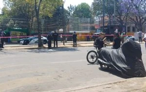 Desalojan la Prepa 5 de la UNAM por presunta amenaza de bomba (Video)