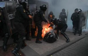 Enfrentamientos y agresiones: las fotografías de la marcha del 2 de octubre