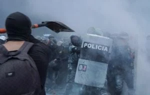 Gobierno de CDMX: “gran provocación” la trifulca de este 2 de octubre; 94 policías van al hospital
